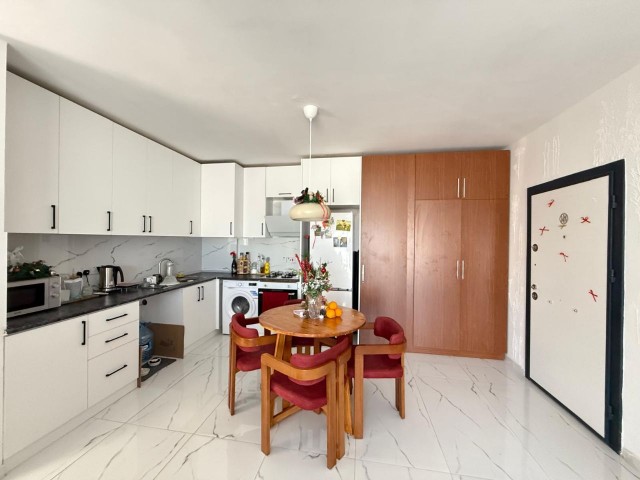 Lapta’da Satılık 2+1 Daire – Dağ Manzaralı, Full Eşyalı - Fotoğraf 1