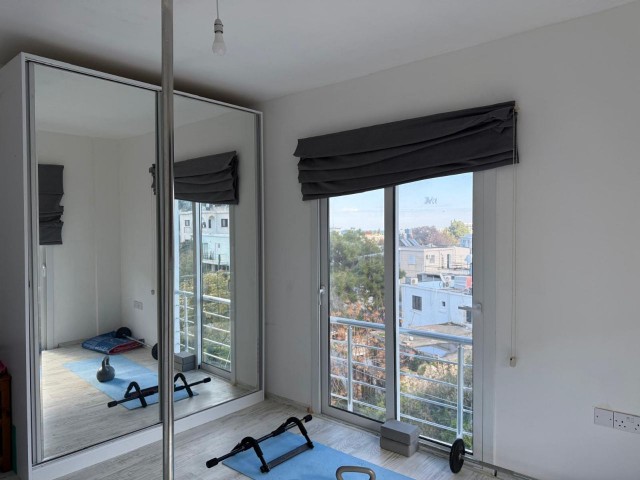 Lapta’da Satılık 2+1 Daire – Dağ Manzaralı, Full Eşyalı - Fotoğraf 4