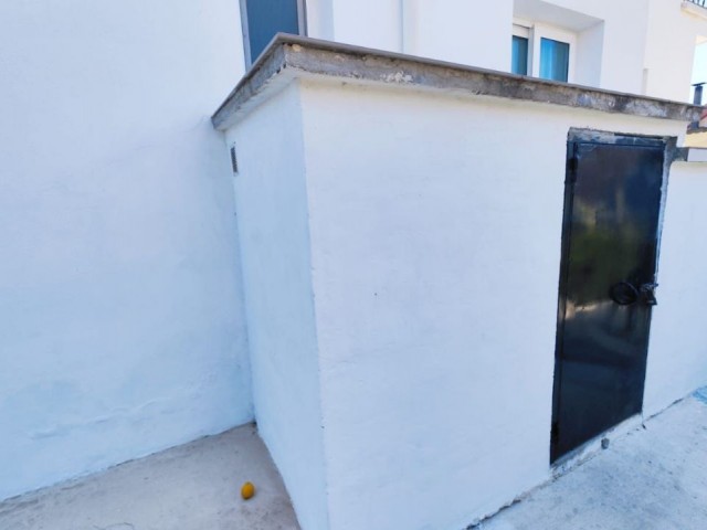 Karşıyaka’da 3+1 Lüks Villa Özel Havuzlu Taş Duvarlı Tüm Vergiler Ödenmiş - Fotoğraf 2