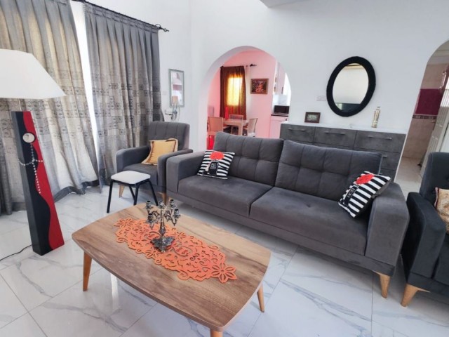 Karşıyaka’da 3+1 Lüks Villa Özel Havuzlu Taş Duvarlı Tüm Vergiler Ödenmiş - Fotoğraf 3