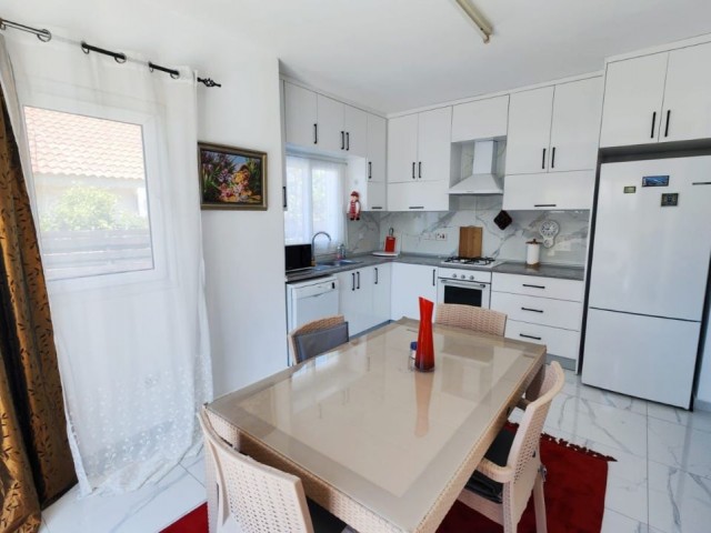 Karşıyaka’da 3+1 Lüks Villa Özel Havuzlu Taş Duvarlı Tüm Vergiler Ödenmiş - Fotoğraf 4