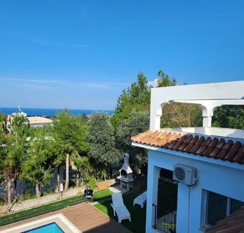 Girne Ozanköy'de Satılık Türk Koçan 4+2 Çok Geniş Türk Koçanlı Villa