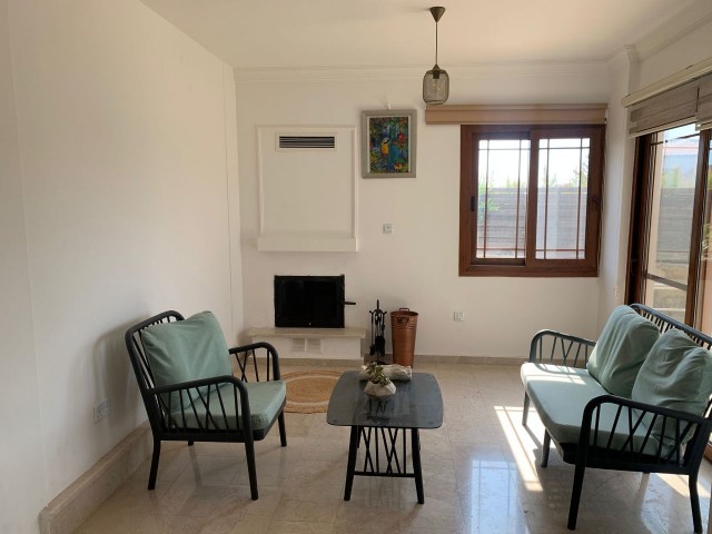 Girne Çatalköyde Satılık Çok İyi Durumda 3+1 Villa