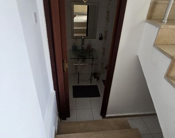 Yurt ve Dershane Yapımına Uygun Satılık 7 Odalı Fırsat Villa.