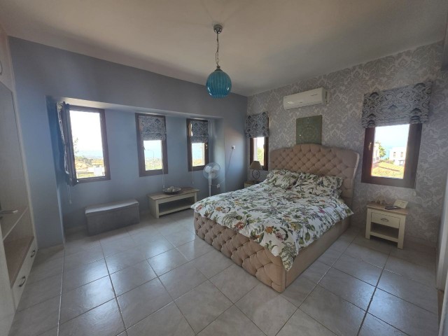 Girne-Karaağaç Bölgesinde Satılık Geniş Bahçeye Sahip Özel Havuzlu 3+1 Villa! - Fotoğraf 2