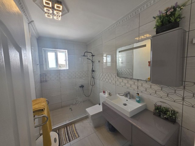 Girne-Karaağaç Bölgesinde Satılık Geniş Bahçeye Sahip Özel Havuzlu 3+1 Villa! - Fotoğraf 3
