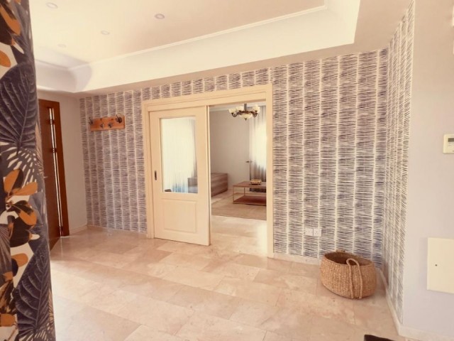 Girne, Alsancak’ta denize yürüyüş mesafesinde, özel yüzme havuzlu, eşyalı mükemmel konumda villa. 05338403555/05488403555 - Fotoğraf 1