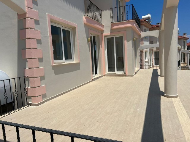 Girne Karşıyaka'da denize 2dk sürüş mesafesinde. Özel yüzme havuzlu, beyaz eşya gibi ekstralarıyla, koçanı hazır, dağ ve deniz manzaralı villa.. 05338403555 - Fotoğraf 3