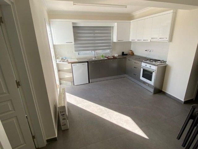 Göz Alıcı Şehir Manzaralı 2+1 Penthouse - Gazimağusa Dumlupınar'da Satılık! - Fotoğraf 3