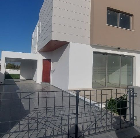 Lefkoşa Yenikent'te 3+1 Köşe Villa. - Fotoğraf 4