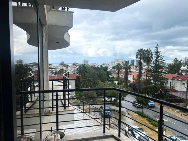 Girne merkezde güvenli rezidansta uygun fiyatlı 2+1 ful eşyalı daire. Bu fırsatı kaçırmayın! 05338403555 - Fotoğraf 3