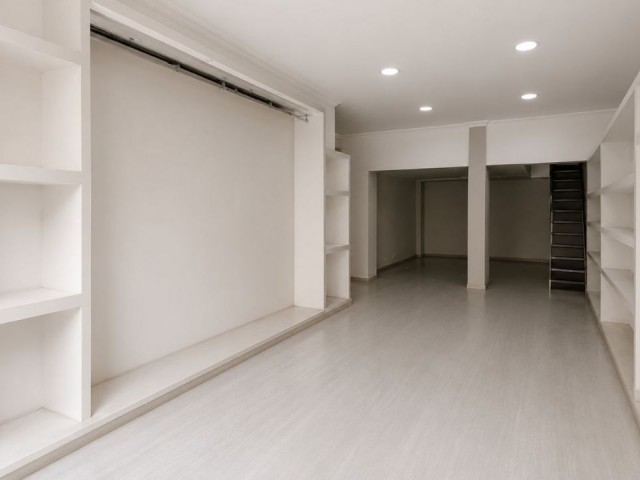 *** Fiyatı Düştü**** Girne merkezde ana cadde üzerinde 125m2 sende katlı Türk koçanlı dükkan. 05338403555 - Fotoğraf 2