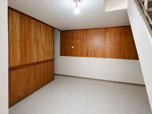 *** Fiyatı Düştü**** Girne merkezde ana cadde üzerinde 125m2 sende katlı Türk koçanlı dükkan. 05338403555 - Fotoğraf 3