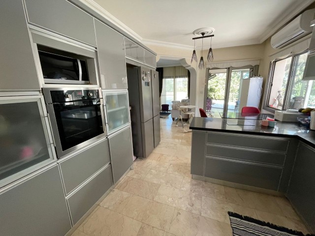 Alsancak'da 5 Odalı Özel Havuzlu Müstakil Villa - Fotoğraf 1