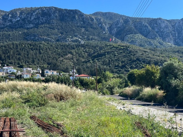 Girne, Lapta' da satılık arsalar. 5 2 kat imar. 05338403555 - Fotoğraf 1