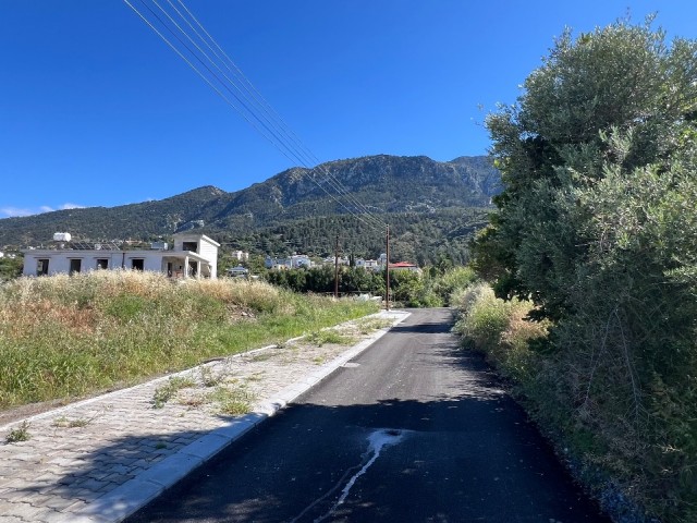 Girne, Lapta' da satılık arsalar. 5 2 kat imar. 05338403555 - Fotoğraf 3