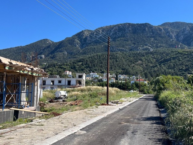 Girne, Lapta' da satılık arsalar. 5 2 kat imar. 05338403555 - Fotoğraf 4