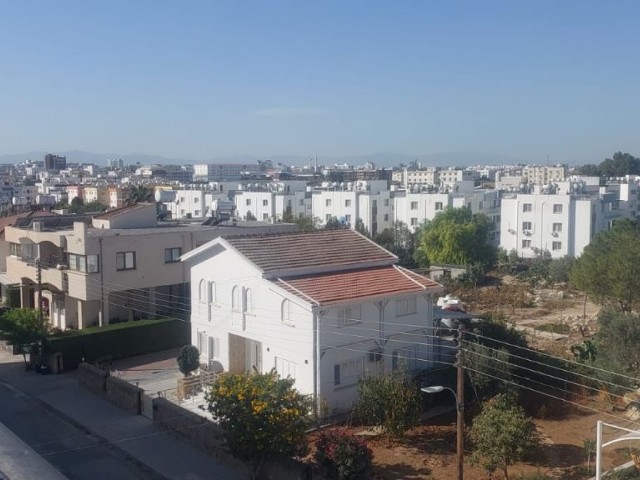 Lefkoşa Küçük Kaymaklıda Taşınmaya Hazır Geniş Balkonlu Lüks Ensuid Penthouse. - Fotoğraf 1