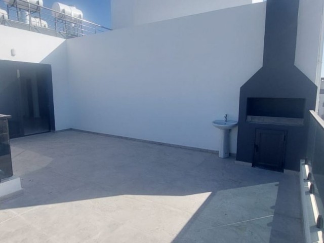 Lefkoşa Küçük Kaymaklıda Taşınmaya Hazır Geniş Balkonlu Lüks Ensuid Penthouse. - Fotoğraf 4