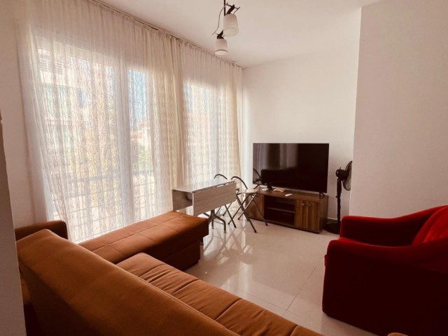 Girne merkez sulu çember bölgesinde 2 yatak odalı satılık daire. 05338403555 - Fotoğraf 3
