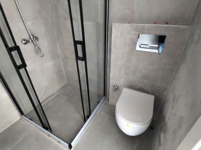 Girne merkezde 2 daire birden satılık 3+1 ve 1+1 (2 adet) içi yeni tadilatlı Türk koçanlı daire. 2 daire tek koçanda. 05338403555