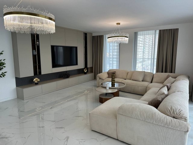 Grand Sapphire! 240 m2 + 60 m2 balkon. En geniş Full Eşyalı 2+1 Daire. Deniz ve havuz manzaralı. Maşrafsız! - Fotoğraf 1