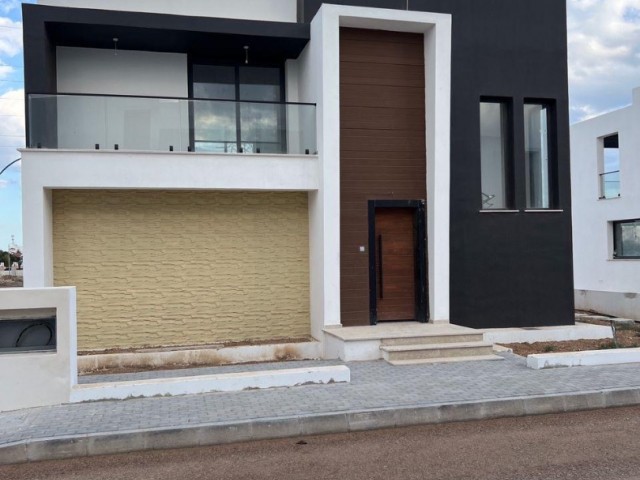 Yeni Boğaz’da 3 master yatak odalı dubleks villa, fiyat: 260.000 pound.