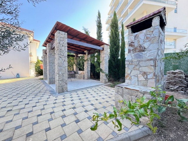 İskele Boğaz'da Satılık Müstakil Villa | 650 m² Bahçe | Tapusu Hazır | Krediye Uygun - Fotoğraf 1