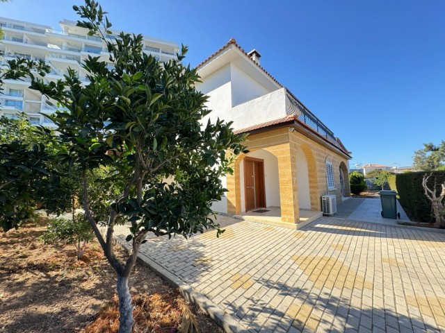 İskele Boğaz'da Satılık Müstakil Villa | 650 m² Bahçe | Tapusu Hazır | Krediye Uygun - Fotoğraf 3