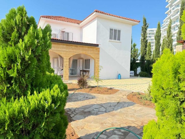 İskele Boğaz'da Satılık Müstakil Villa | 650 m² Bahçe | Tapusu Hazır | Krediye Uygun - Fotoğraf 4