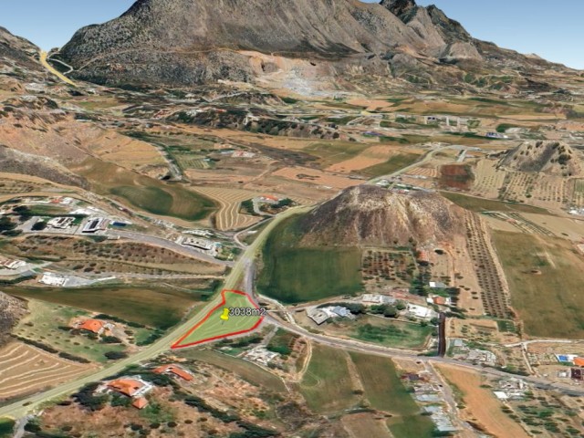 Girne/Pınarbaşı Bölgesinde Satılık 3038m2 Tarla . Tam Bir Yatırım Fırsatı! Toplam Fiyat 150.000 STG . Türk Koçan! 300M2 Konut İzni - Fotoğraf 1