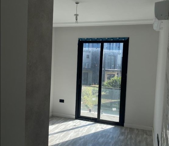 Girne Karaoğlanoğlu'nda Deniz ve Dağ Manzaralı 4 yatak odalı loft Daire Satılık! Yüzde 50 peşin geri kalan 12 ay taksit taşınmaya hazır - Fotoğraf 4