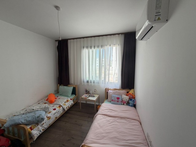 Lefkoşa Gönyeli Bölgesinde Aytan Market Mevki, Aile Yaşamına Uygun Satılık Ful Eşyalı Daire! KDV Trafo Ödenmiş - Fotoğraf 1