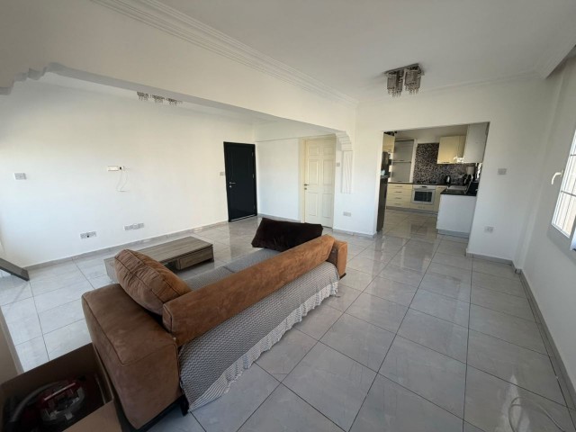 Lefkoşa / Taşkınköy Bölgesi Sosyal Konut Apartmanları Satılık 3+1 Daire. Yeni Tadilat Yapılmış Eşyanı Al Gir Durumda - Fotoğraf 2