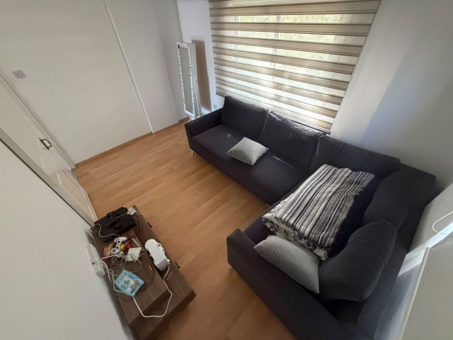 Lefkoşa / Taşkınköy Bölgesi Sosyal Konut Apartmanları Satılık 3+1 Daire. Yeni Tadilat Yapılmış Eşyanı Al Gir Durumda - Fotoğraf 3