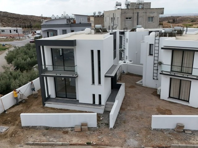 Lefkoşa/Gönyeli Bölgesinde Yalnızca 1 Ay Sonra Teslim Müstakil Bahçeli Villa. 3 Yatak Odalı TÜRK KOÇANLI Bu Villamız Fiyat Performansın Hayallerde Değil Yaşam Bulmuş Hali! - Fotoğraf 1