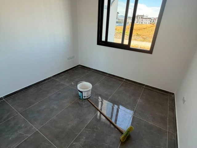 Lefkoşa/Gönyeli Aytan Market Arkası Villa Bölgesinde Satılık Zemin Kat Bahçeli ve Penthouse Daireler - Fotoğraf 1