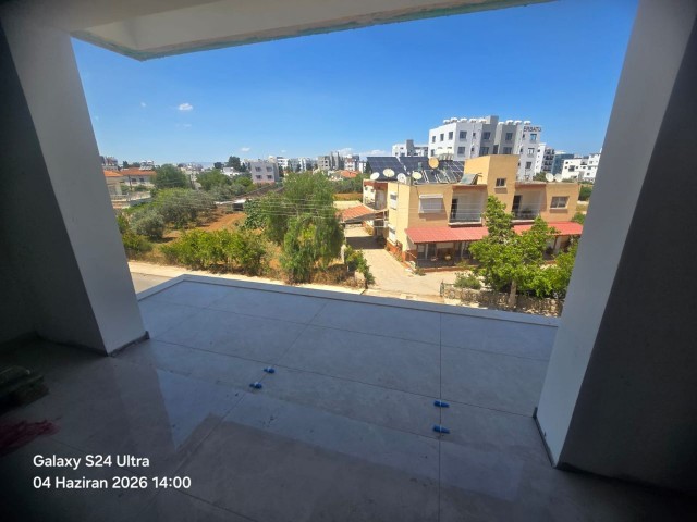 ÇANAKKALE BÖLGESİNDE 2 1 SATILIK DAİRE 85 M2 ÖNDEN  KALAN 1 SENE ÖDEME IMKANI