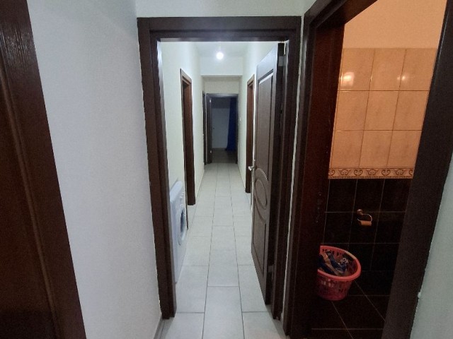 GAZİMAĞUSA ÇANAKKALE BÖLGESİ'NDE SATILIK ZEMİN KAT, 3+1, GENİŞ DAİRE