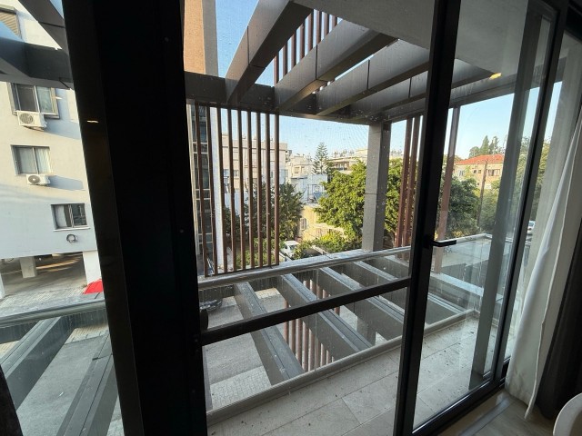Girne Merkez'de Satılık Türk Koçanlı, Eşyalı Geniş 2+1 Daire, Çarşıya Yakın - Fotoğraf 1