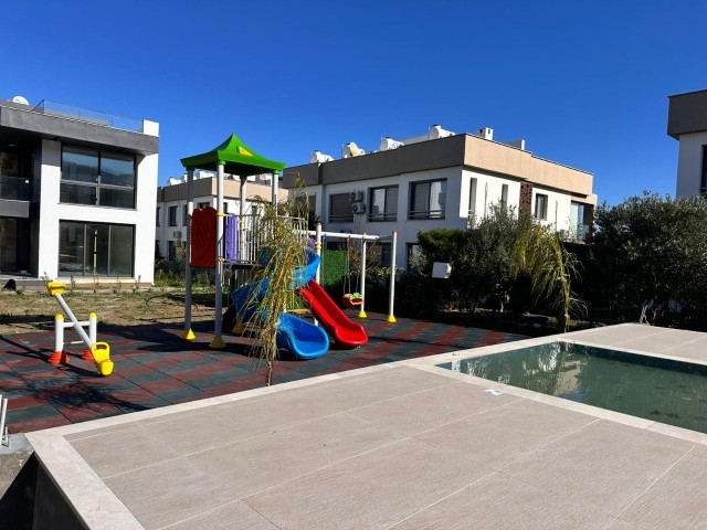 Alsancak’ta Satılık Yeni 2+1 Daire – Deniz Manzaralı ve Merit Oteline Yakin - Fotoğraf 1