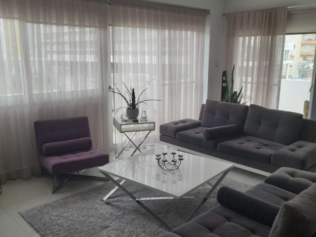 Gazimağusa Merkez Satılık 3+1 Daire - Fotoğraf 1