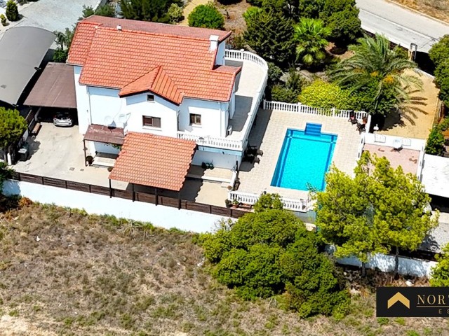 Gazimağusa Yeniboğaziçi Satılık 4+2 Villa - Fotoğraf 4