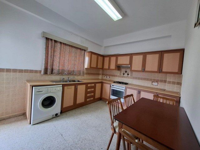 Karaoğlanoğlu Belediyesi, Girne'de Geniş Giriş Verandası Olan Güzel 4 Odalı Daire - Fotoğraf 4