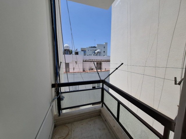 Kyrenia Merkez'de Geniş 3+2 Daire / 185 m² / Satılık Fırsat - Fotoğraf 1