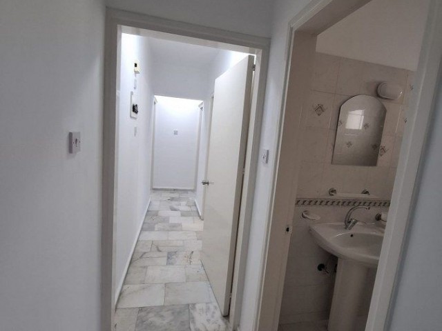 Kyrenia Merkez'de Geniş 3+2 Daire / 185 m² / Satılık Fırsat - Fotoğraf 2