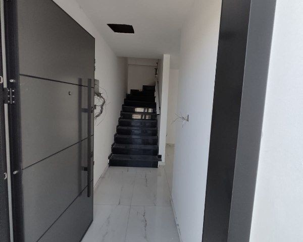 3 Bedroom Villa For Sale Location Edremit Girne (with breathtaking of five fingers mountains and the Mediterranean sea views) - Fotoğraf 2