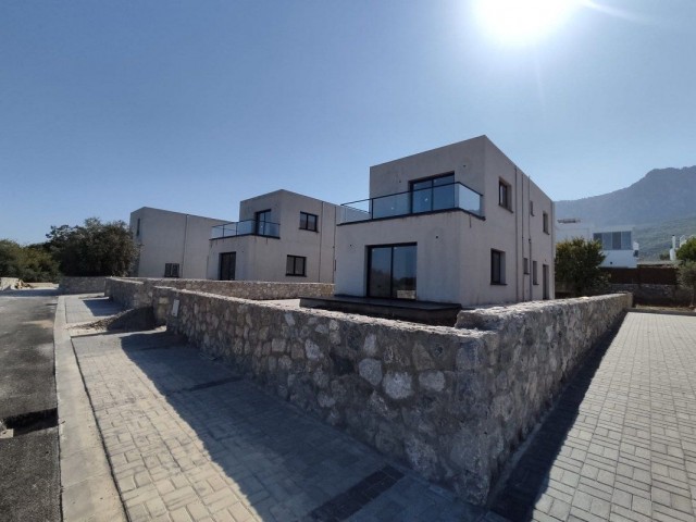 3 Bedroom Villa For Sale Location Edremit Girne (with breathtaking of five fingers mountains and the Mediterranean sea views) - Fotoğraf 3