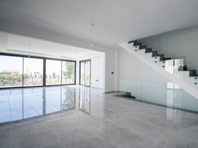 Elegant 5 Bedroom Treplex Semi Detached Villa For Sale Location Near Chamada Prestige Hotel Catalkoy Girne (the right home for your lifestyle) - Fotoğraf 3