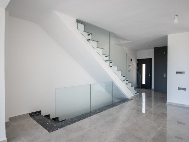 Elegant 5 Bedroom Treplex Semi Detached Villa For Sale Location Near Chamada Prestige Hotel Catalkoy Girne (the right home for your lifestyle) - Fotoğraf 4